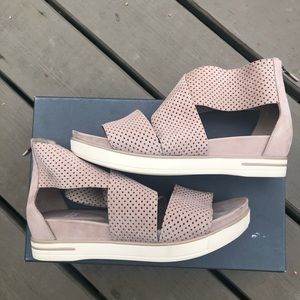 Eileen Fisher Earth Nubuck sandals size 8.5